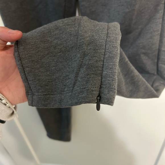 Barefoot Dreams Malibu Collection Joggers - Picture 6 of 10